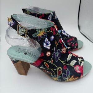 L’artiste Floral Embroidered Black Open-Toe Ankle Sandals size 40 (9.5)